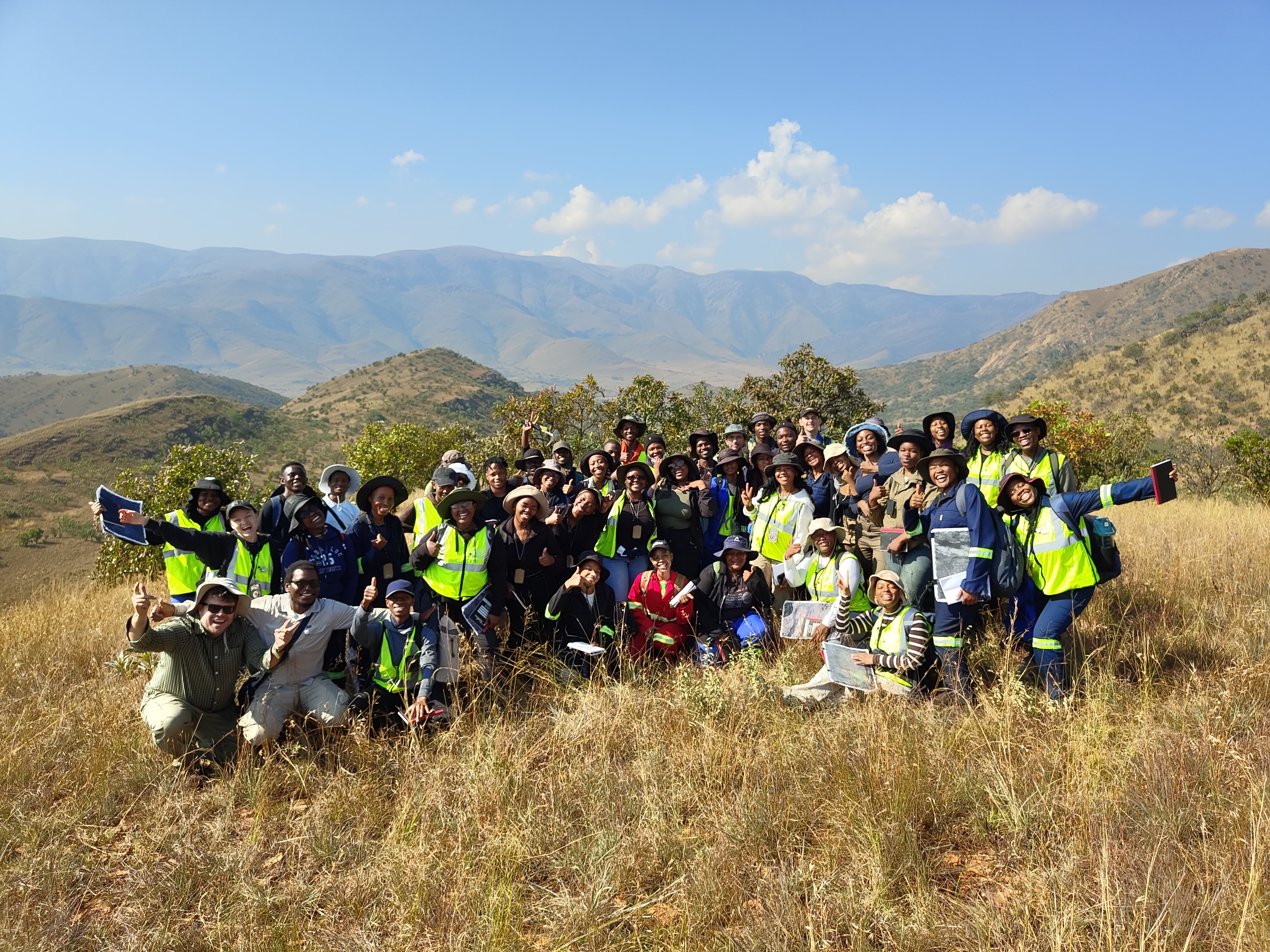Third-year field school group at the Steynsdorp dome, Makhonjwa Mountains